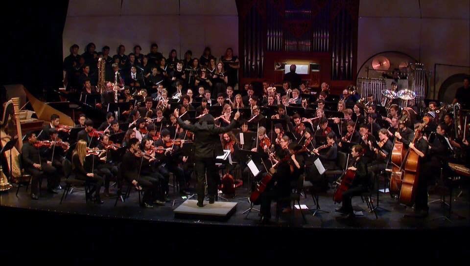 Jose Daniel Ruiz conducting